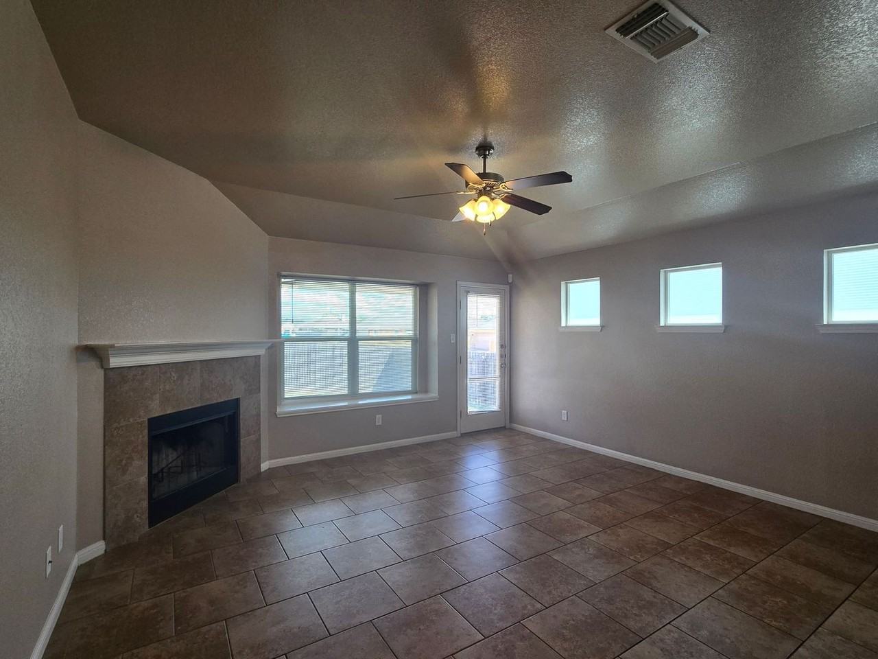 101 W Vega Ln - Photo 5 of 25