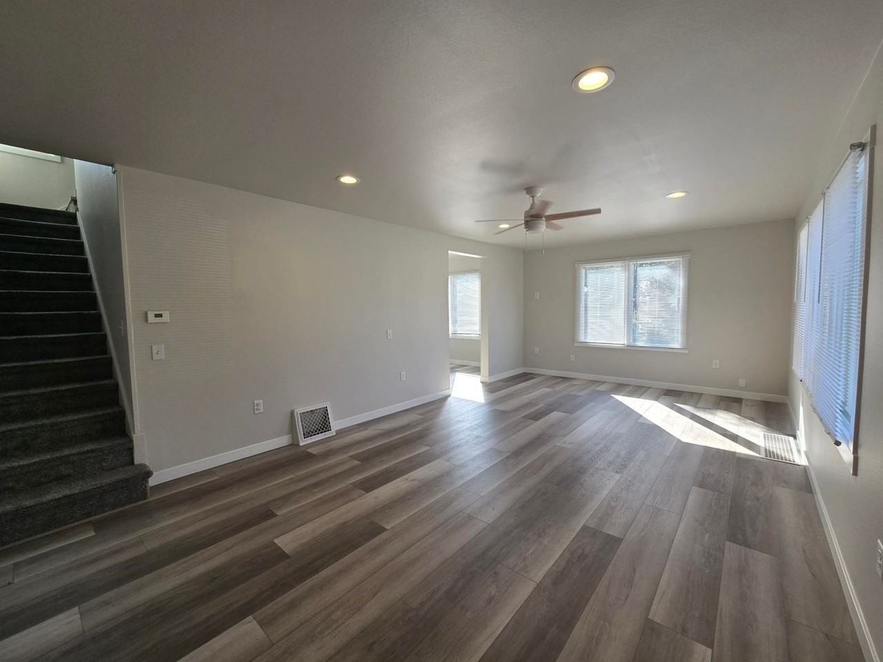 320 320 & 322 Goethals Drive - Photo 3 of 16