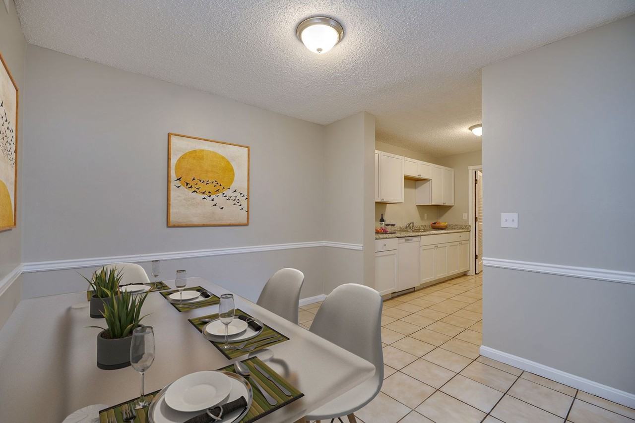 Summit Crossing Apartments – Spacious Living with Pool, Laundry, and a Prime Location - Photo 3 of 26