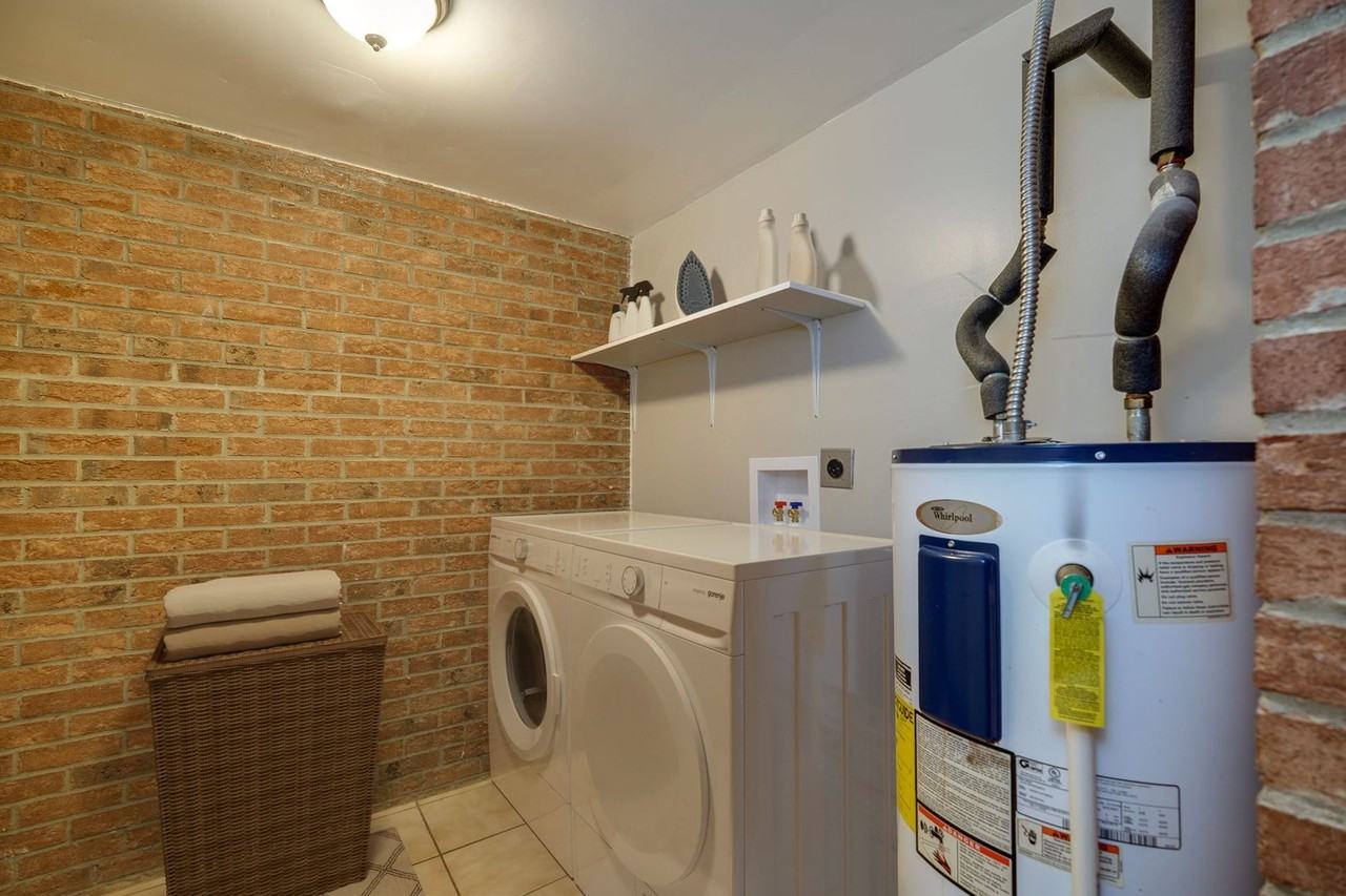 Summit Crossing Apartments – Spacious Living with Pool, Laundry, and a Prime Location - Photo 7 of 26