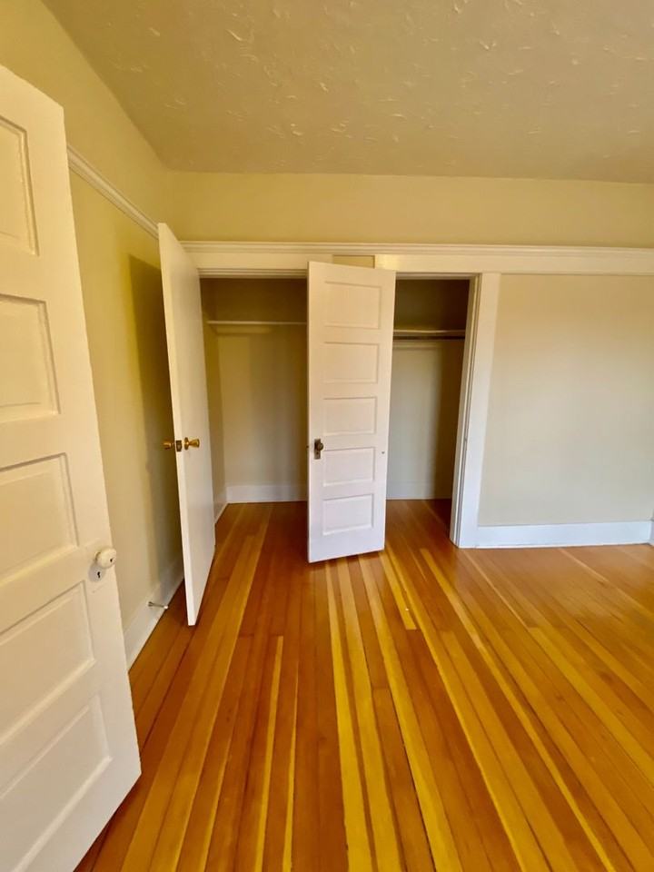 Regis Apartments - Photo 4 of 23