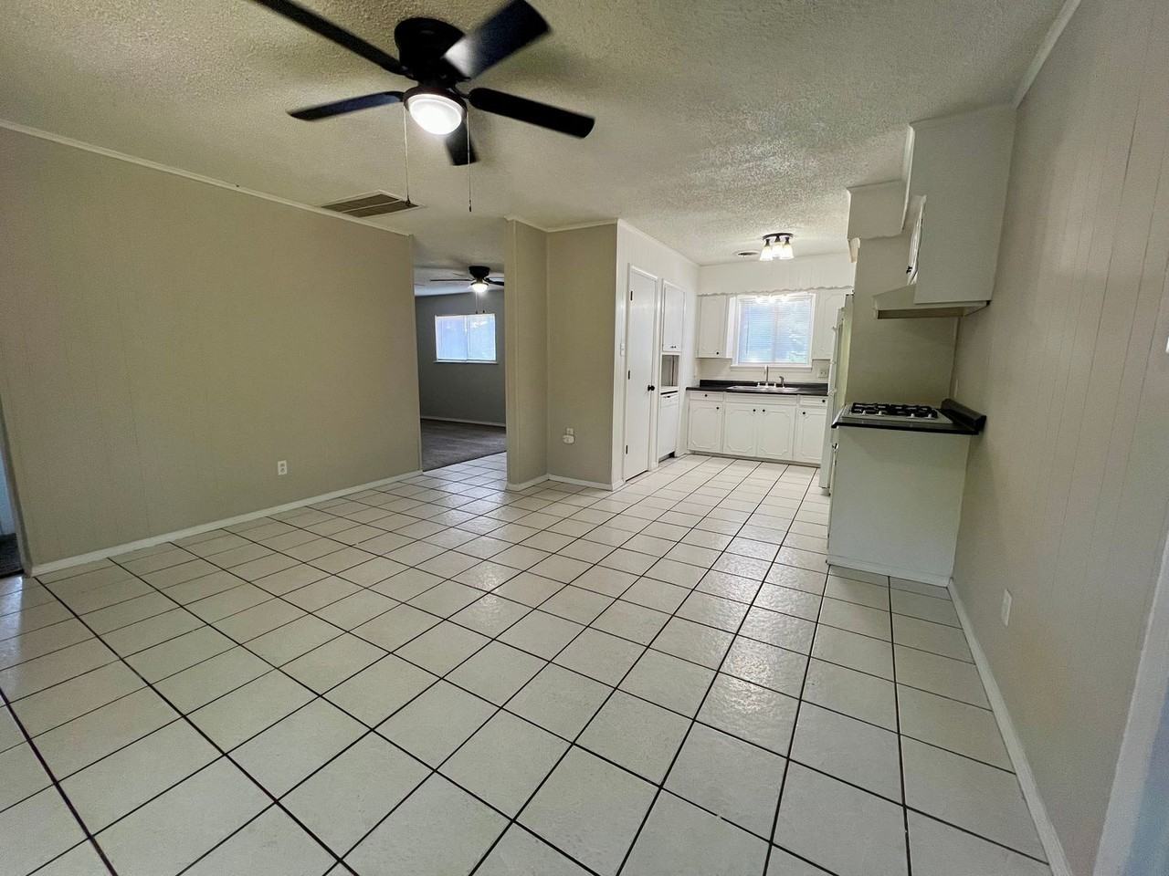 708 8th Street - Photo 4 of 19