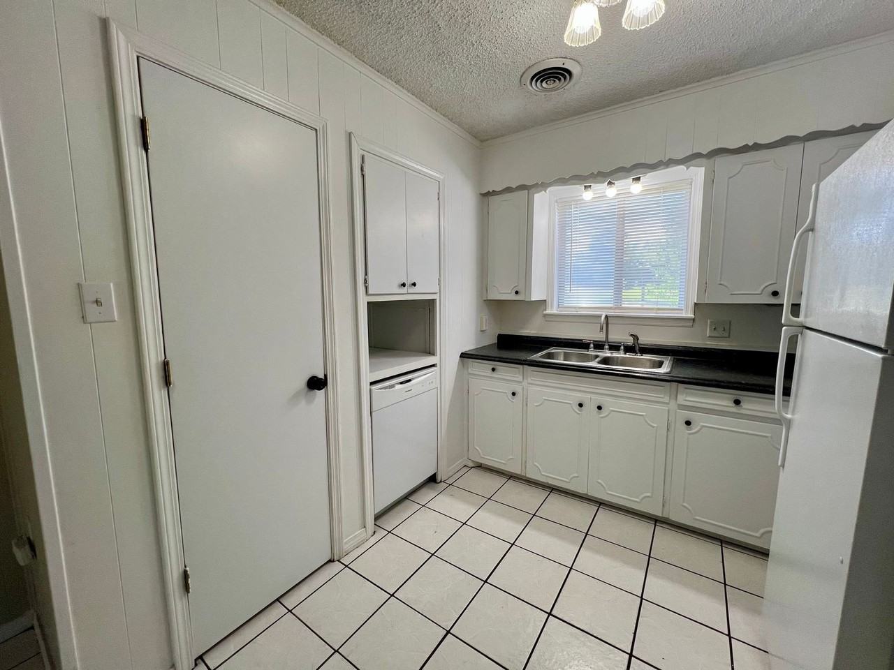 708 8th Street - Photo 6 of 19