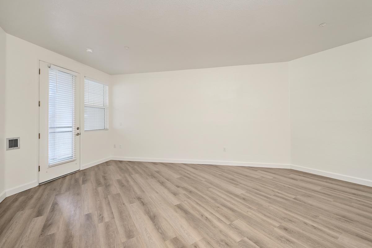 1525 Margareta Pl - Photo 4 of 10