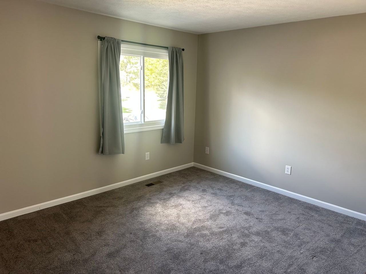 2830 Sand Run Pkwy - Photo 3 of 9