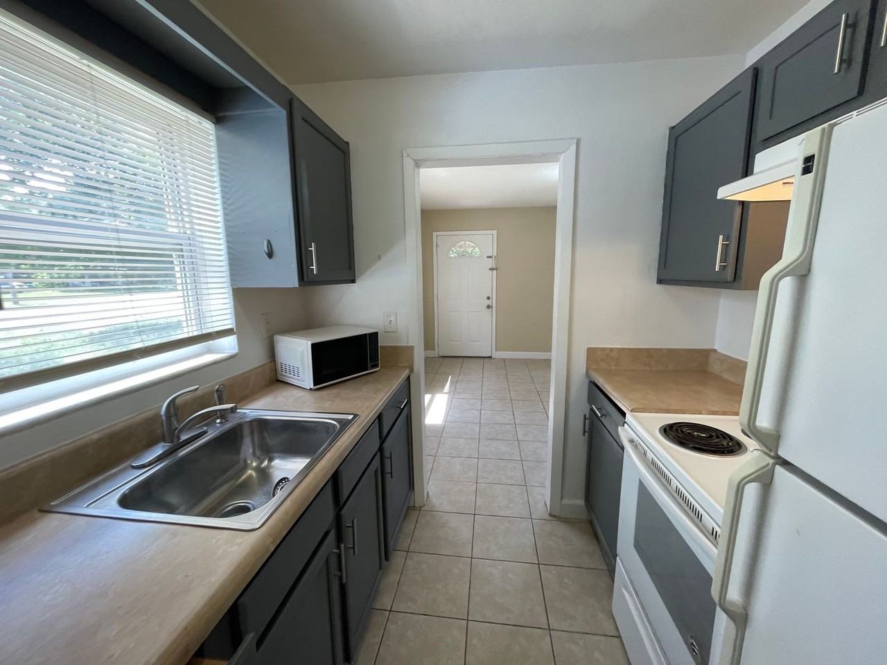 832 Rockhill St - Photo 7 of 13