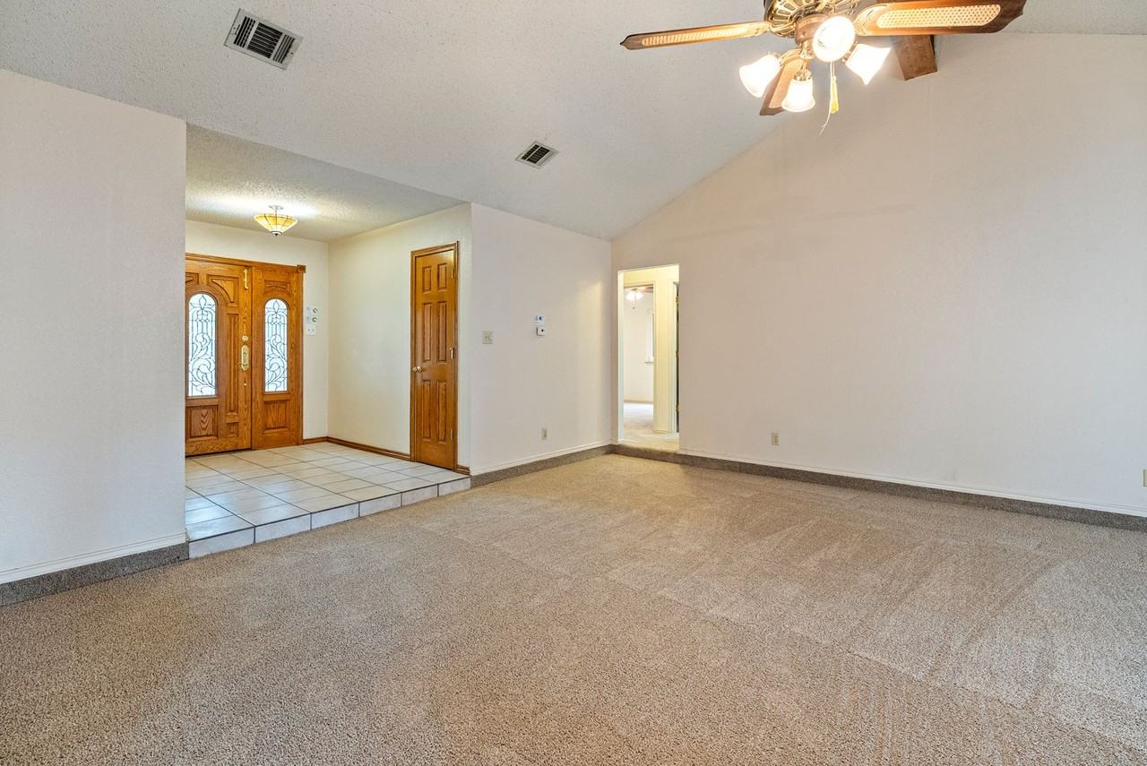 1603 Garnaas Dr - Photo 3 of 19
