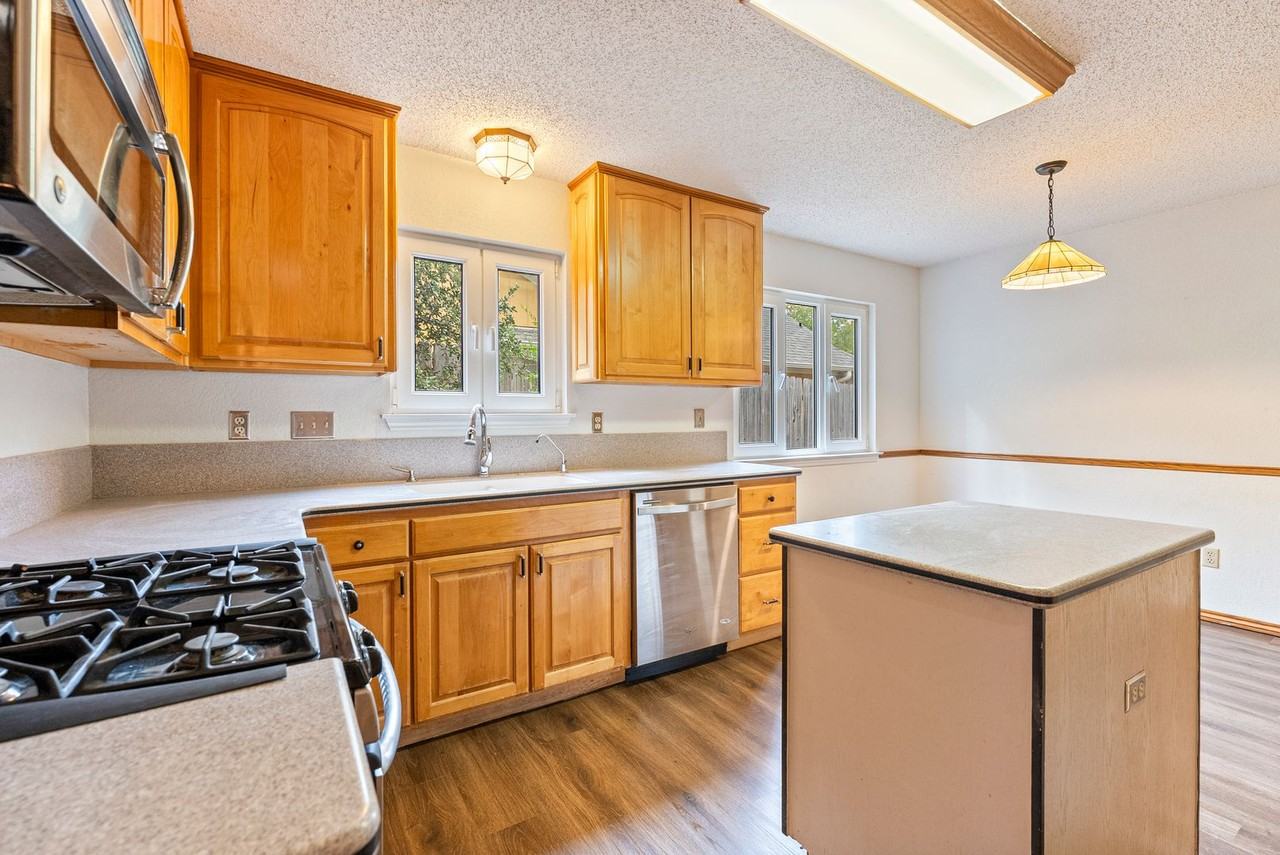 1603 Garnaas Dr - Photo 6 of 19
