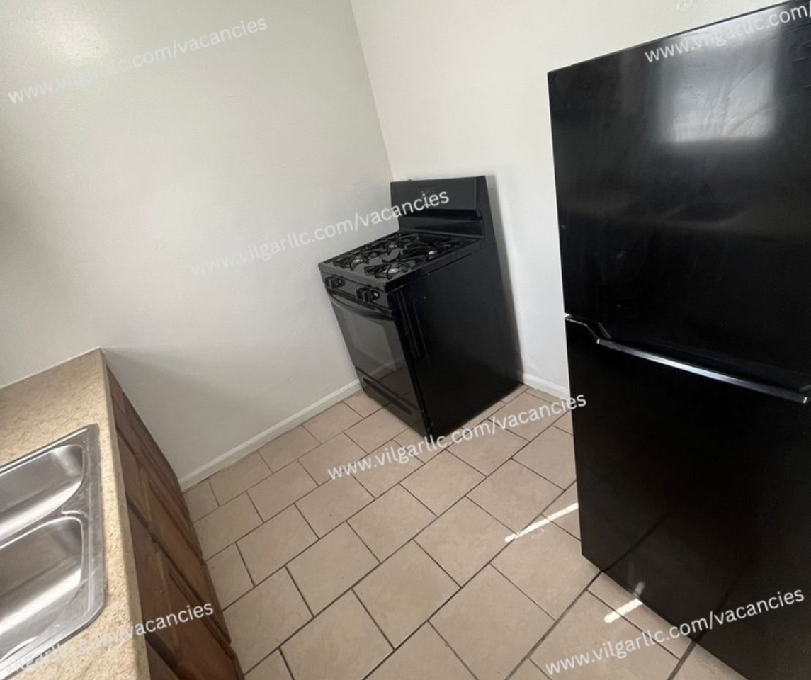 2315 Buchanan St - Photo 2 of 16