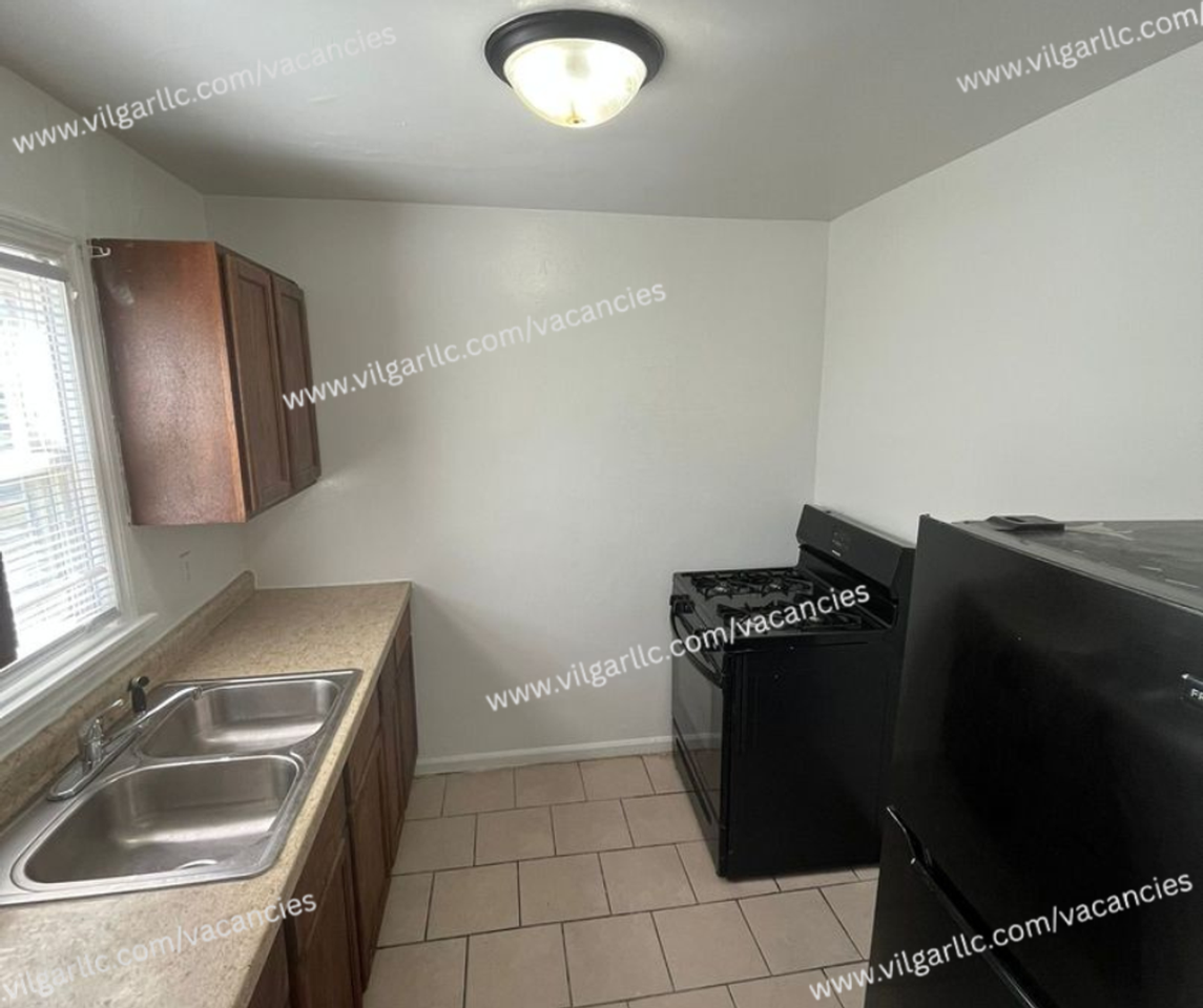 2315 Buchanan St - Photo 3 of 16