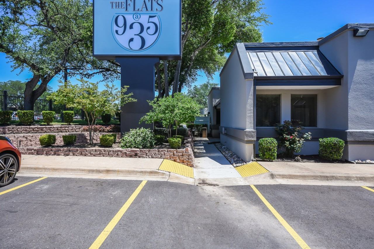 935 La Posada Drive #142 - Photo 4 of 28