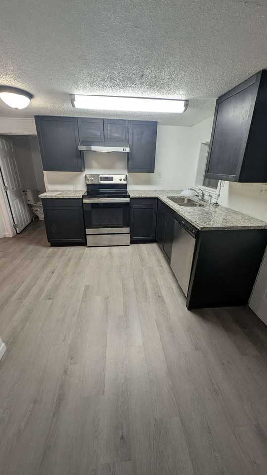 1114 S Golden Ave - Photo 3 of 16