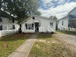 featured image of 838 E Devonshire St