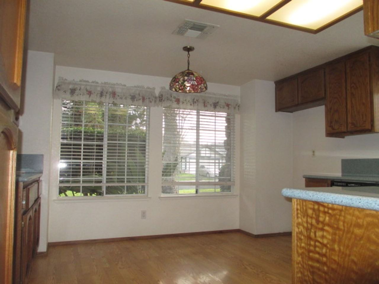 1409 Deerfield Cir - Photo 3 of 15