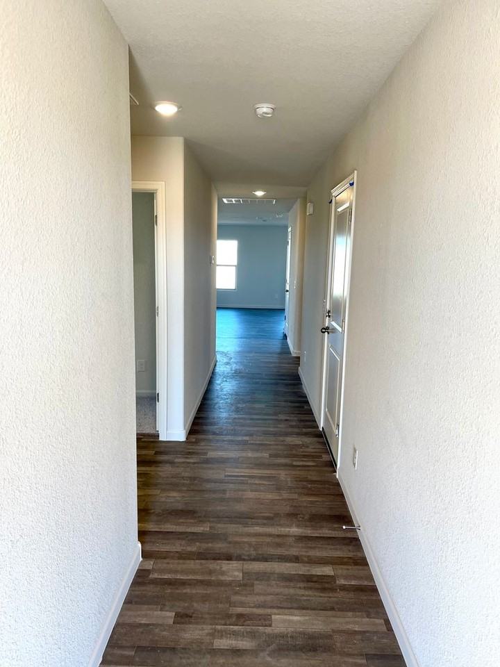 3411 E Ames Ave - Photo 4 of 21