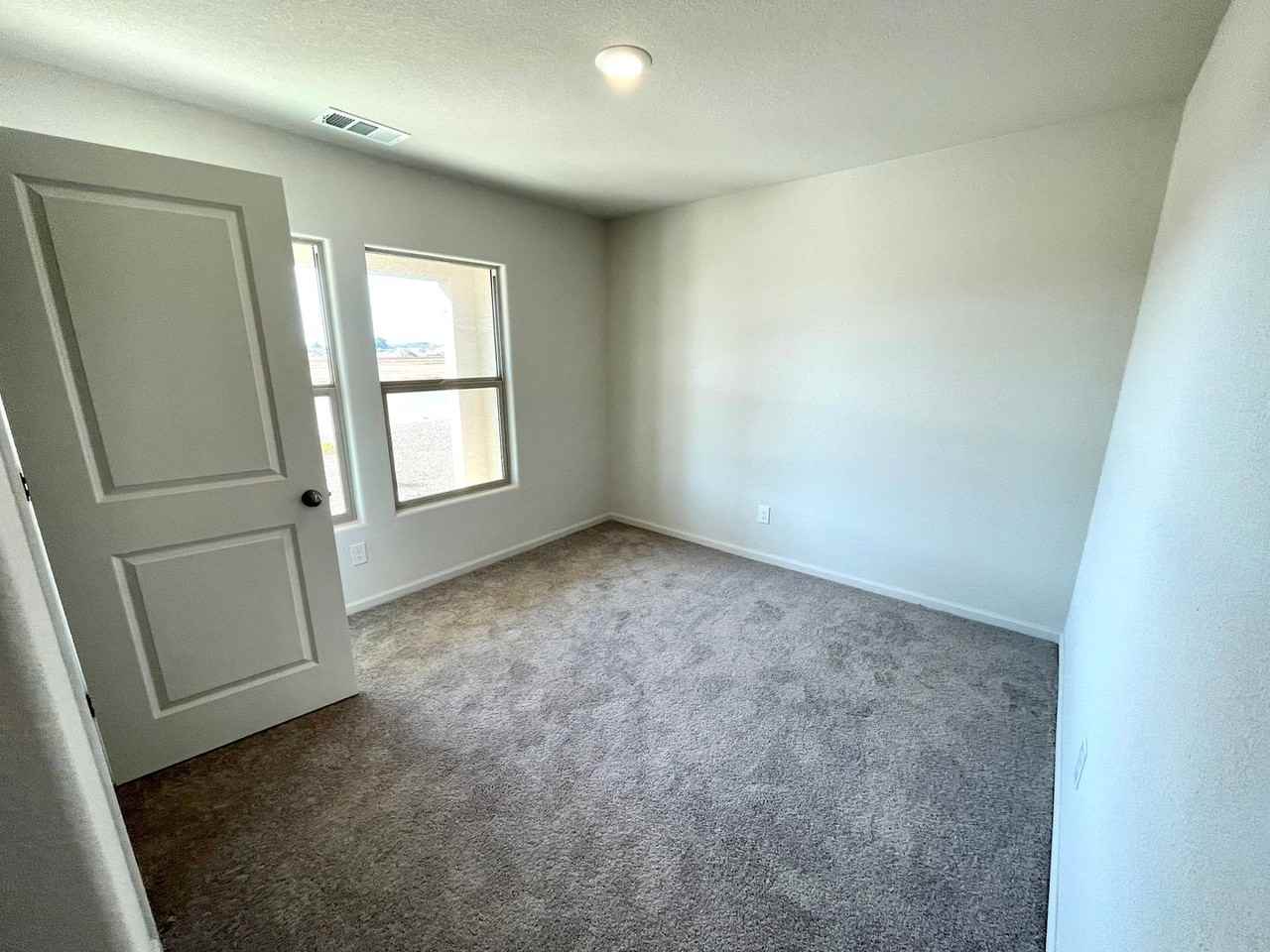 3411 E Ames Ave - Photo 6 of 21