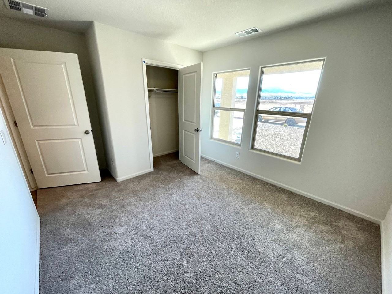 3411 E Ames Ave - Photo 7 of 21