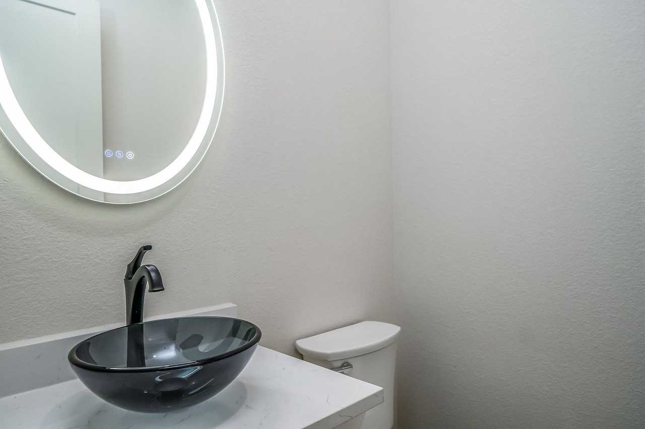 544 W Erwin St - Photo 5 of 24