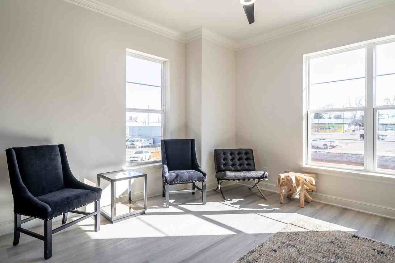 544 W Erwin St - Photo 6 of 24