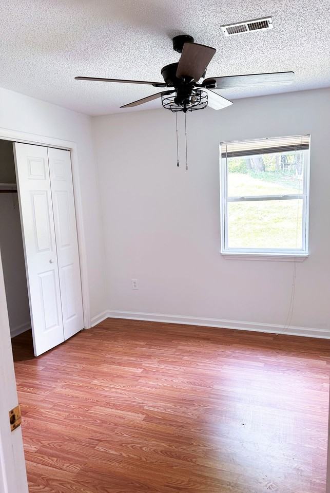 Old Lewis Road Apartments - Photo 3 of 6