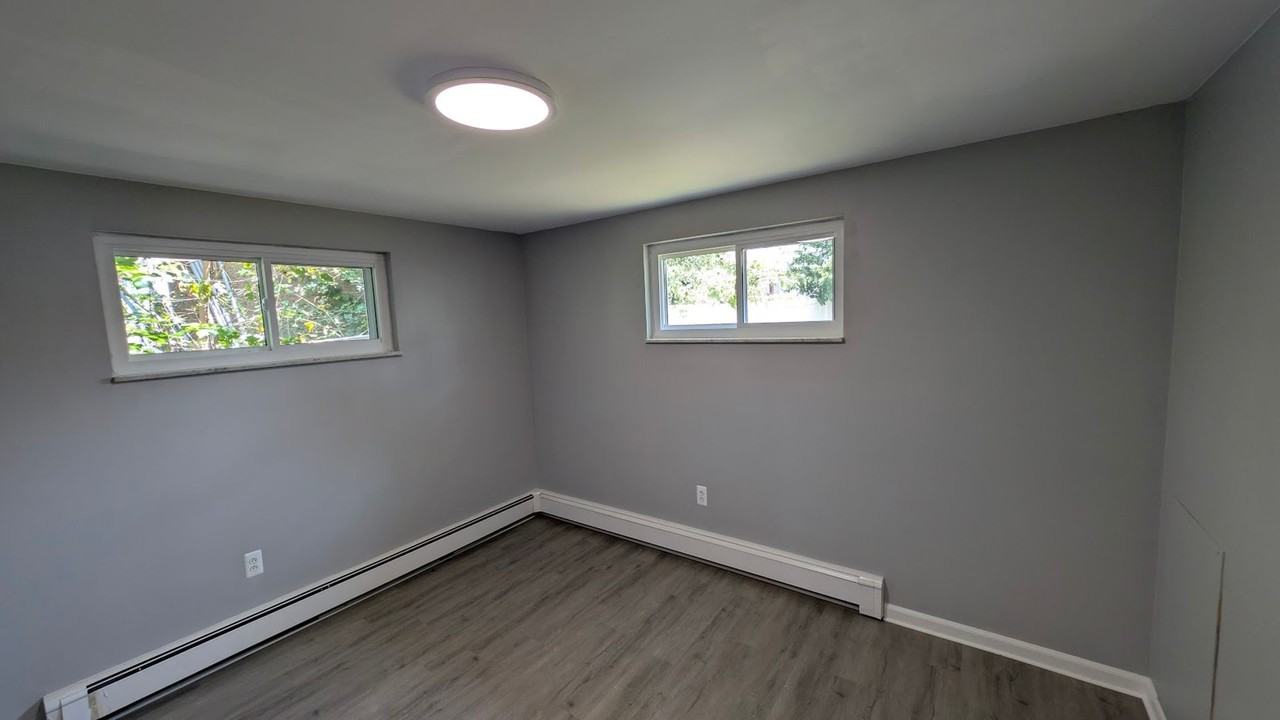 151 Frank St - Photo 4 of 9