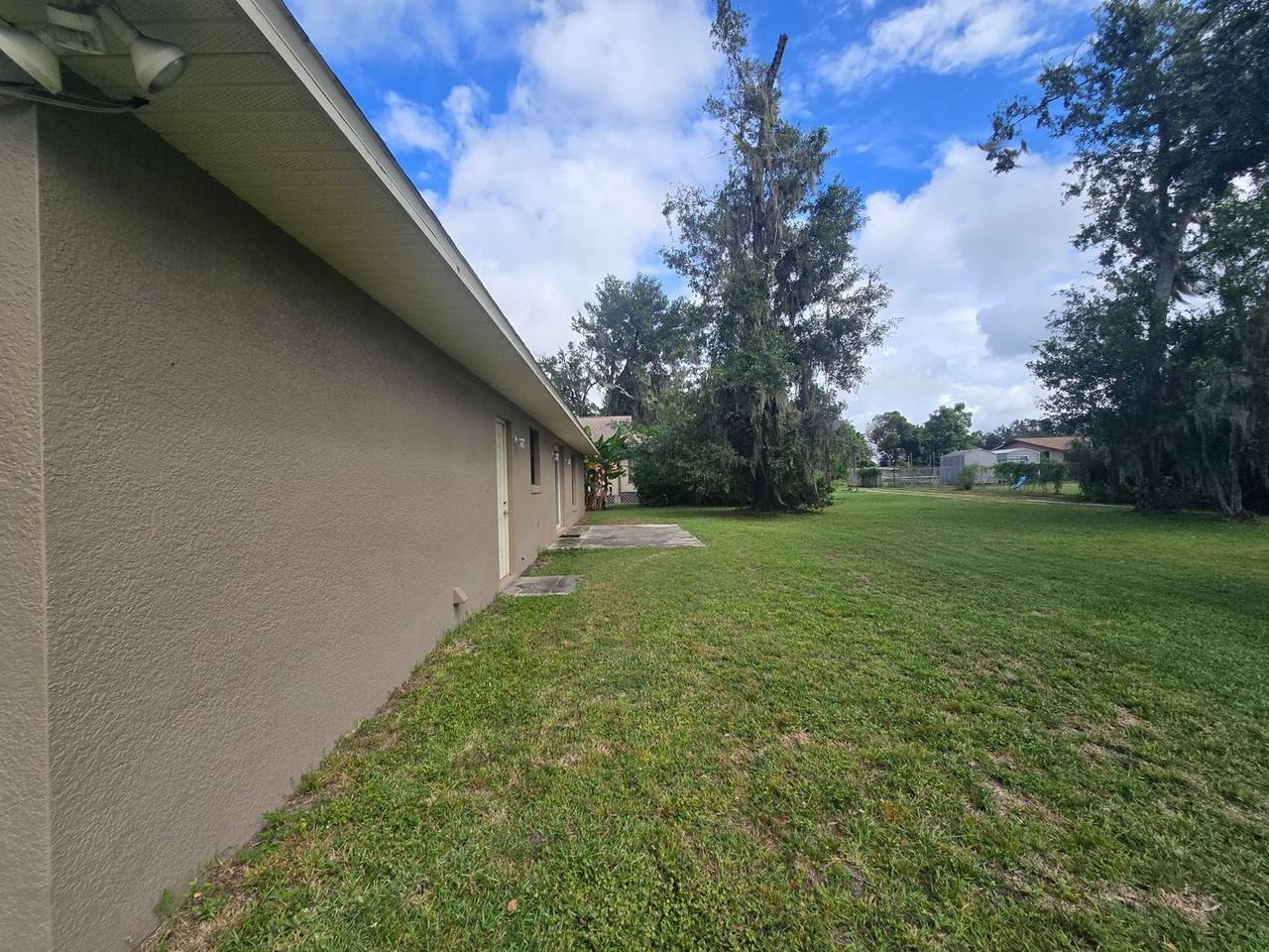 501 W Saunders St - Photo 3 of 14