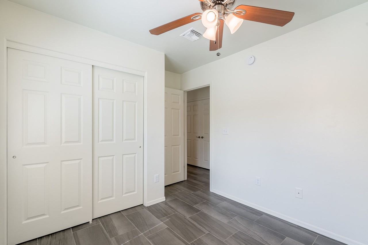 808 E 6th St - Photo 6 of 27