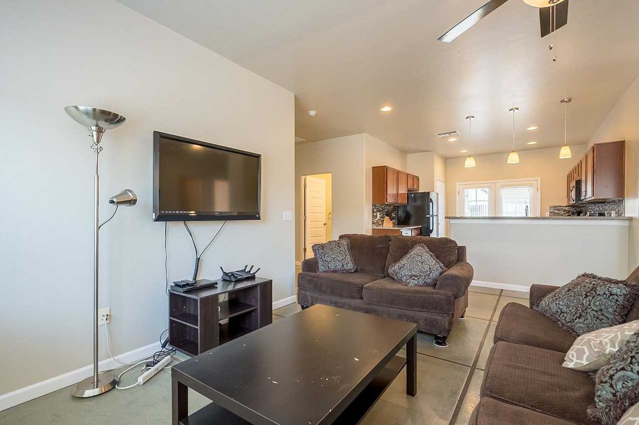 722 E Mabel St - Photo 4 of 31