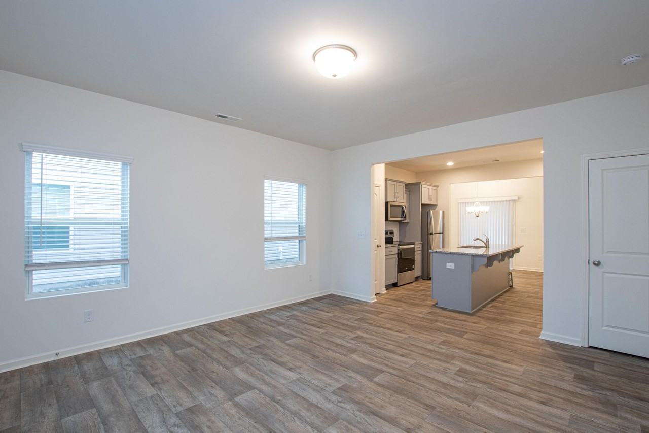 13813 Clayborn St - Photo 3 of 17