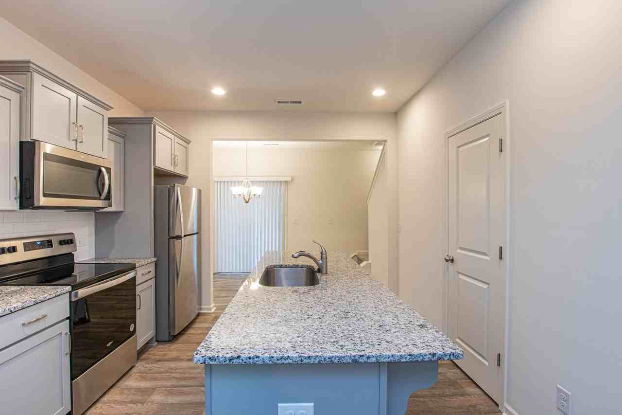 13813 Clayborn St - Photo 5 of 17