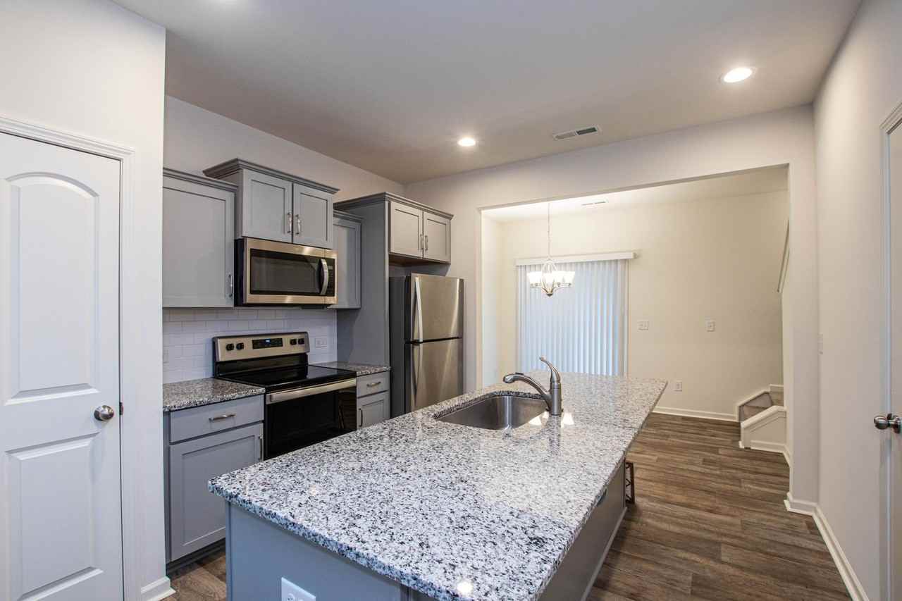 13813 Clayborn St - Photo 6 of 17