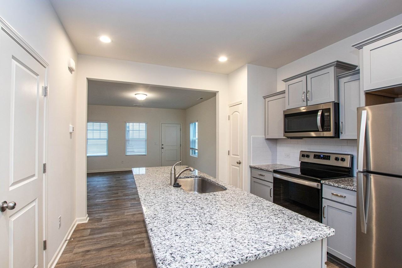 13813 Clayborn St - Photo 7 of 17