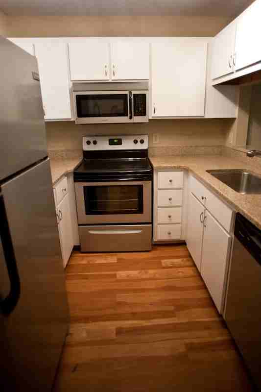 714 Martin Luther King Jr Blvd Apt B14 - Photo 2 of 9