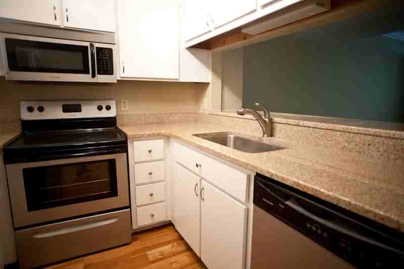 714 Martin Luther King Jr Blvd Apt B14 - Photo 3 of 9