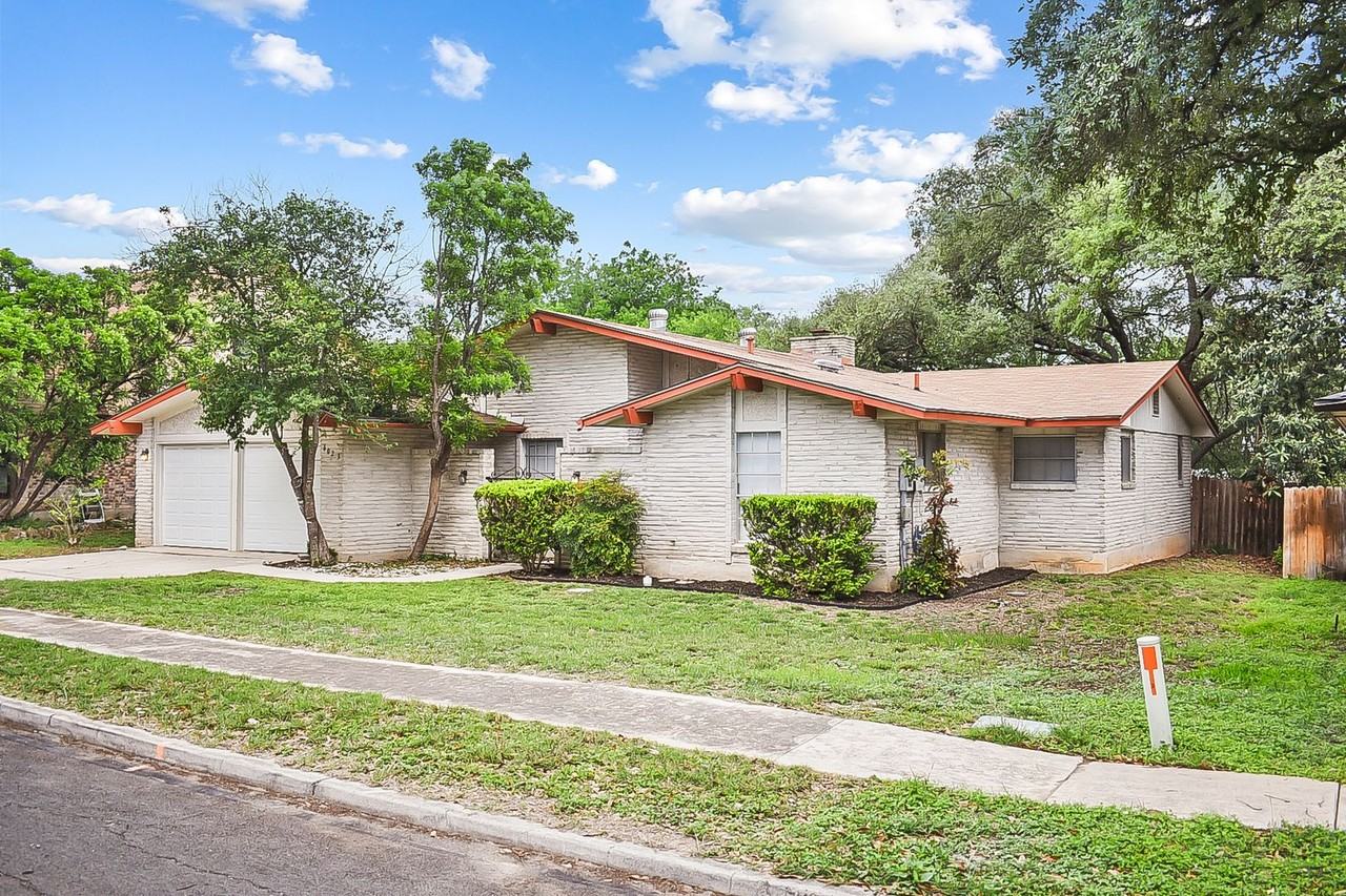 6023 Kinman Dr - Photo 5 of 26