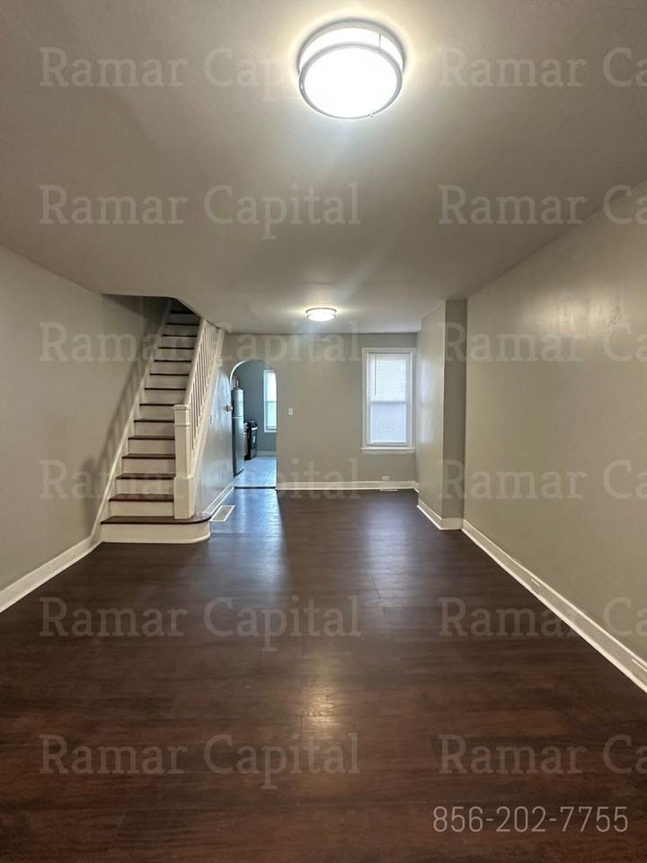 648 Clinton St - Photo 2 of 15