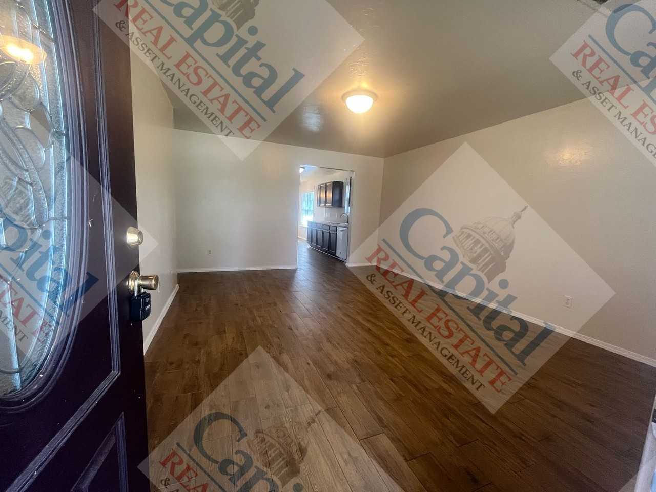 8820 Southwest 52nd Street - Photo 3 of 28