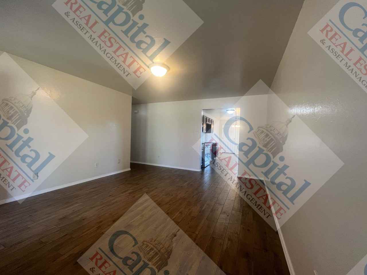 8820 Southwest 52nd Street - Photo 4 of 28