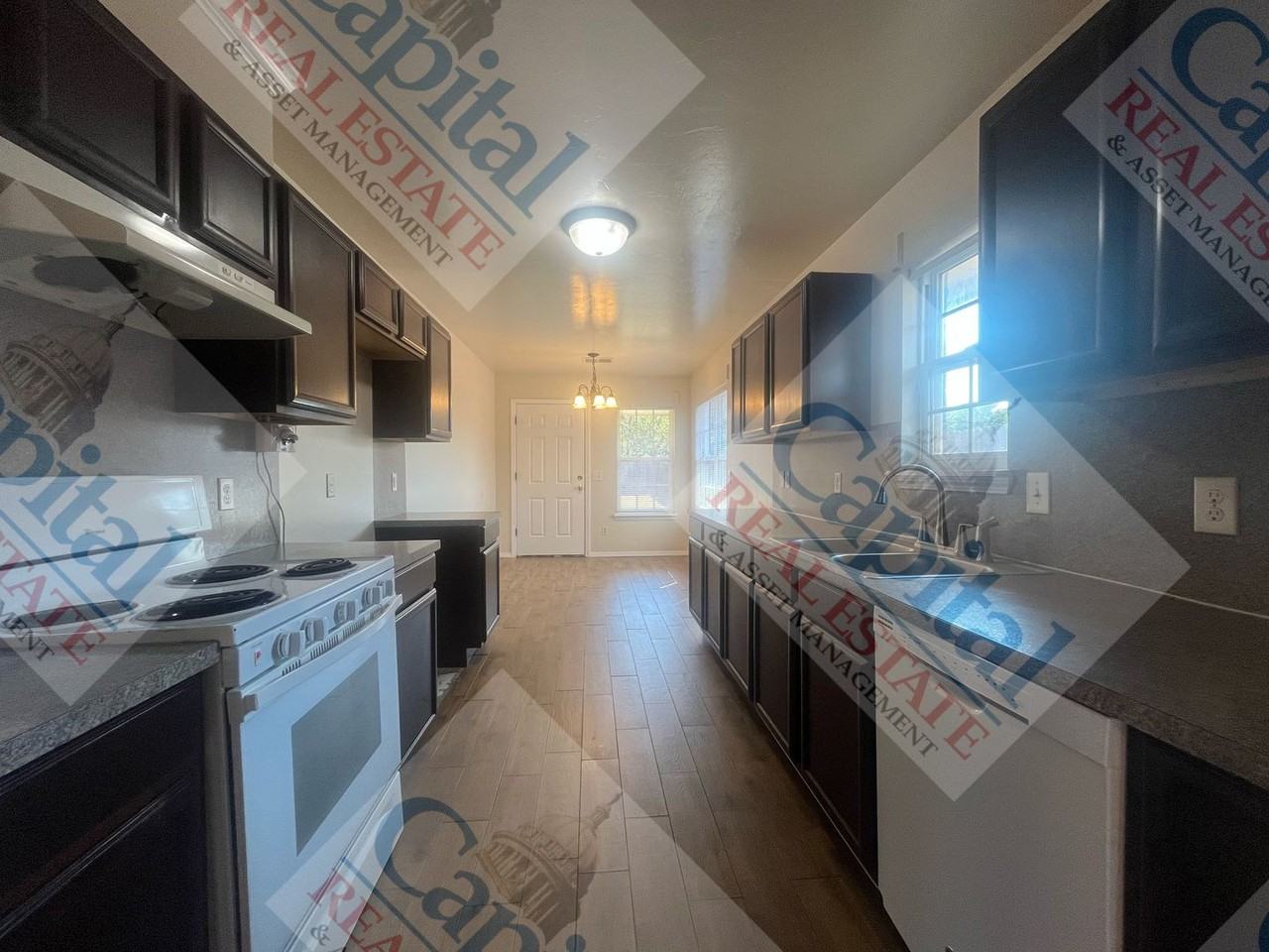 8820 Southwest 52nd Street - Photo 5 of 28