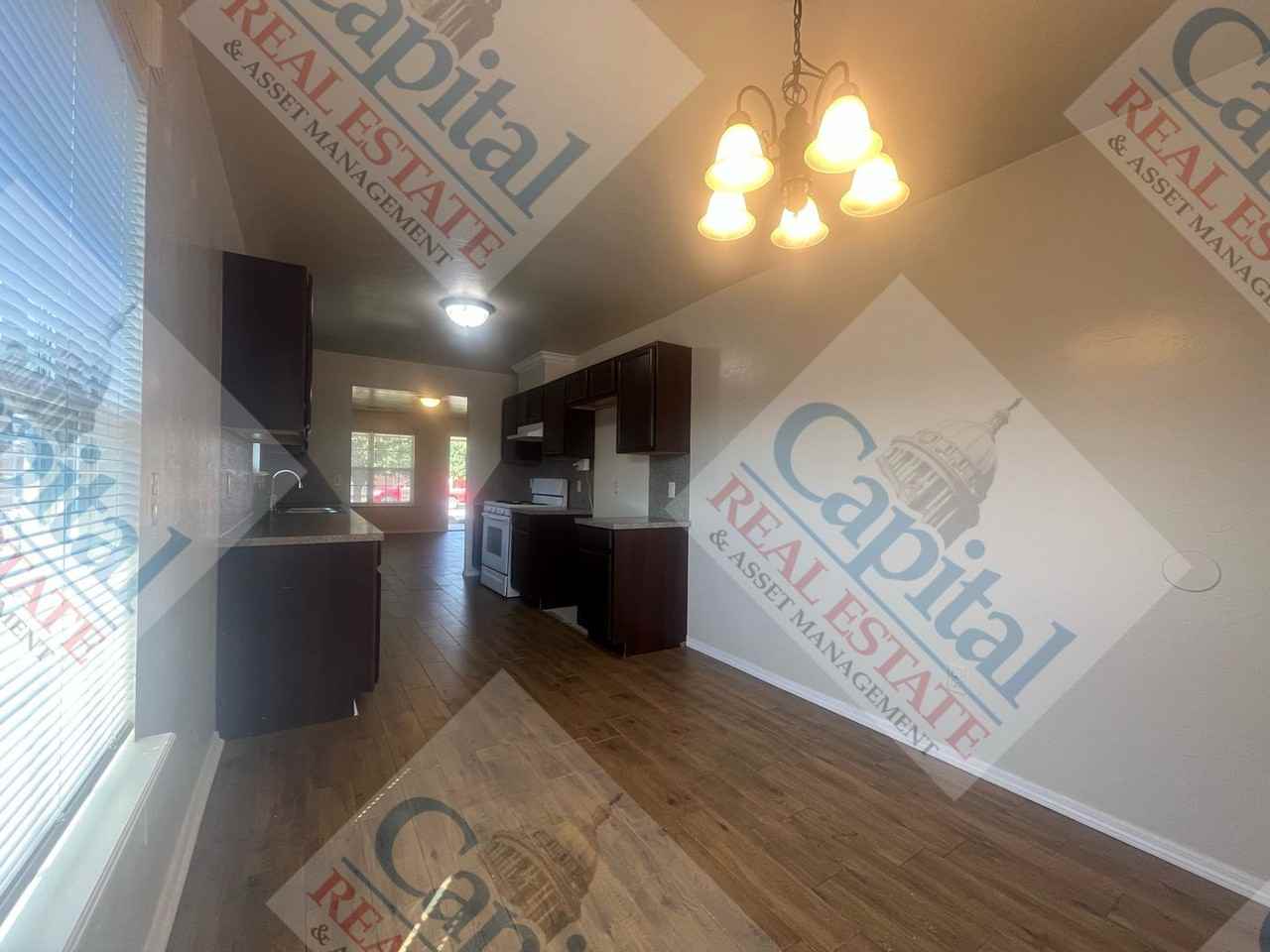 8820 Southwest 52nd Street - Photo 6 of 28