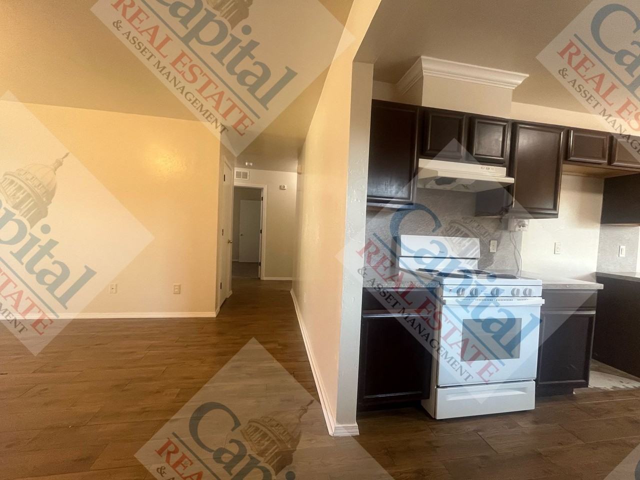 8820 Southwest 52nd Street - Photo 7 of 28