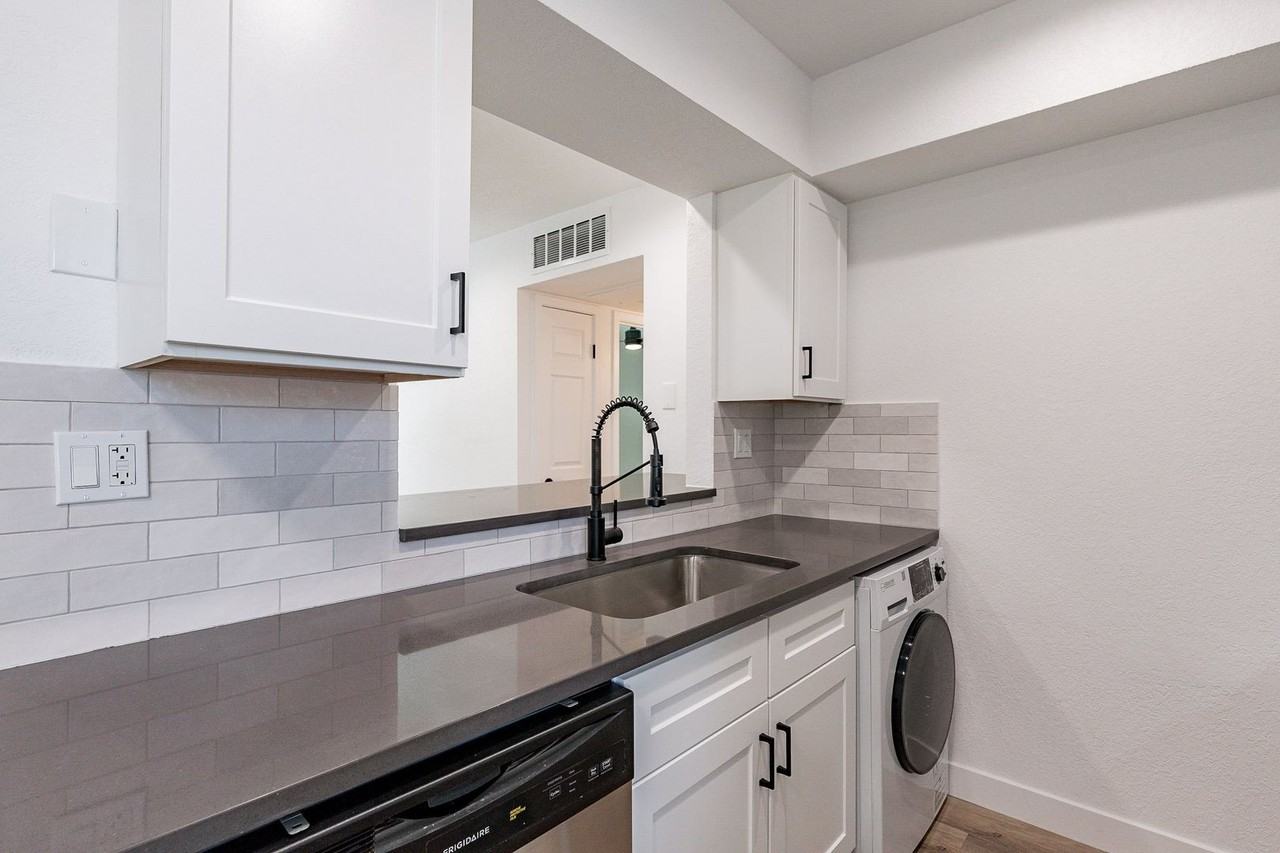 Euclid & 10th Apartments - Photo 5 of 28