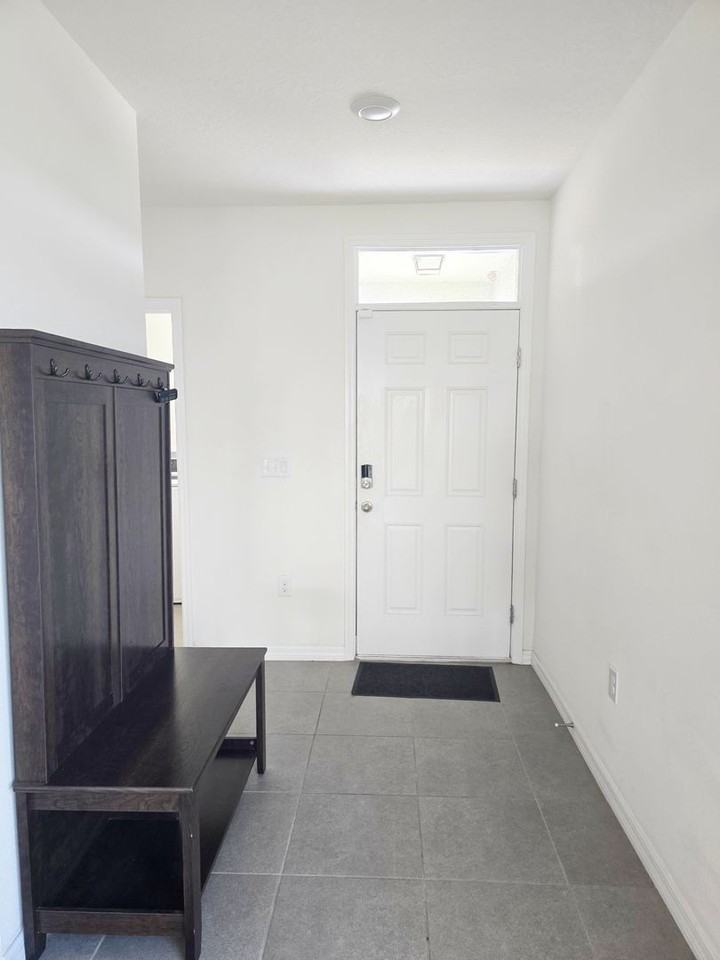 481 W Salinger Ln - Photo 2 of 19