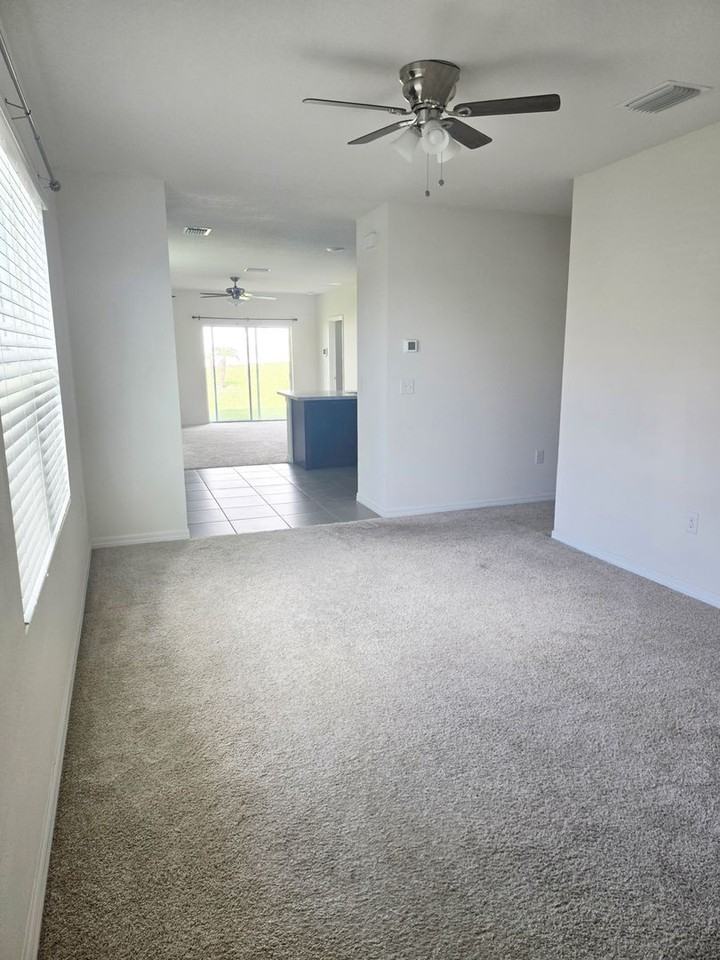 481 W Salinger Ln - Photo 3 of 19