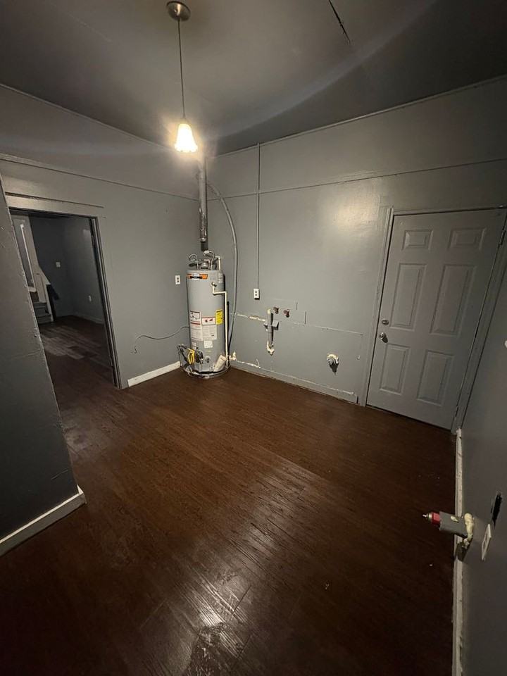 329 Edwards St - Photo 2 of 9