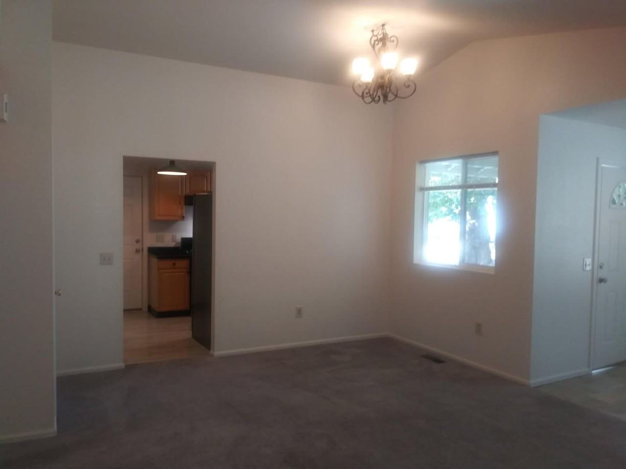 447 Ne Jackson St - Photo 7 of 17