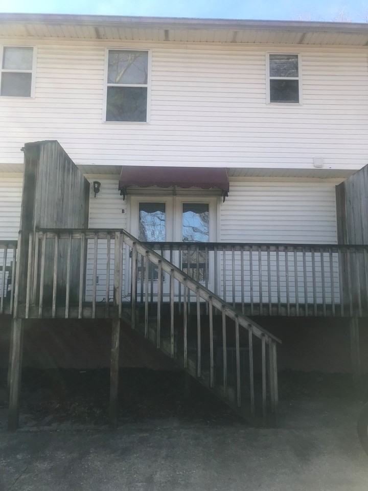 Spacious 2BR/1.5BA Townhouse in Bristol, TN! - Photo 2 of 7