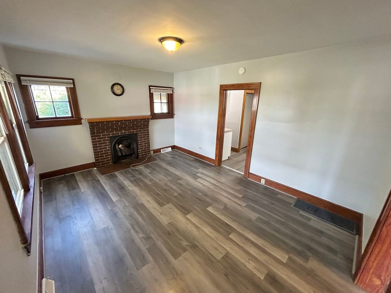 103 Robinson St - Photo 4 of 16
