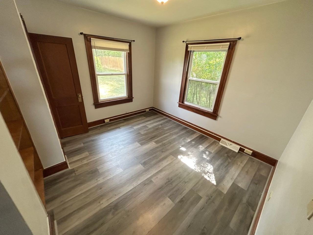 103 Robinson St - Photo 7 of 16