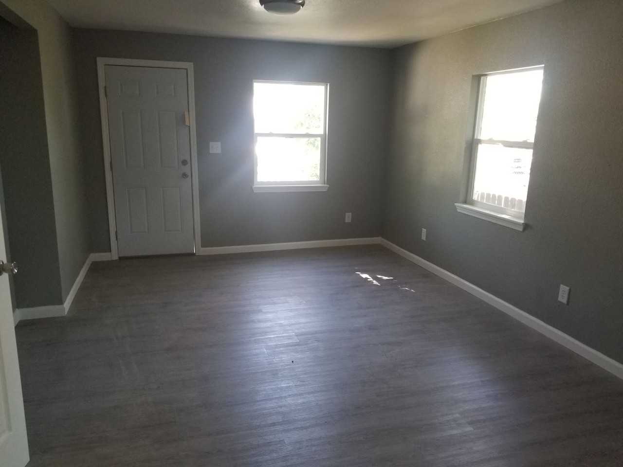 1803 Henry Ave - Photo 3 of 16